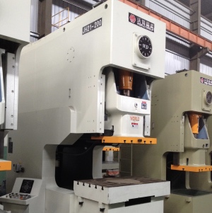 strengthened press throat Gargadura de prensa fortalecida