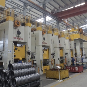 Aplicaci&oacute;n de prensa exc&eacute;ntrica para llantas