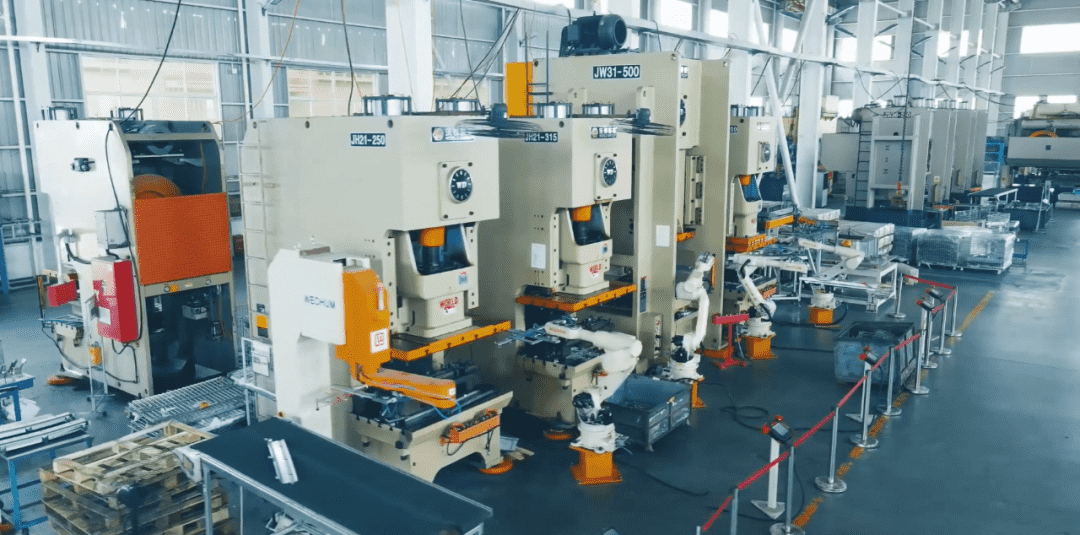 L&iacute;nea de prensa autom&aacute;tica para autom&oacute;viles-01