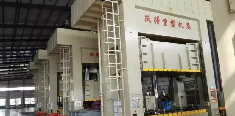 Prensa hidr&aacute;ulica para autopartes.