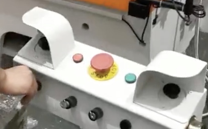 Ajuste de la m&aacute;quina de la m&aacute;quina de pulsaci&oacute;n de interruptores