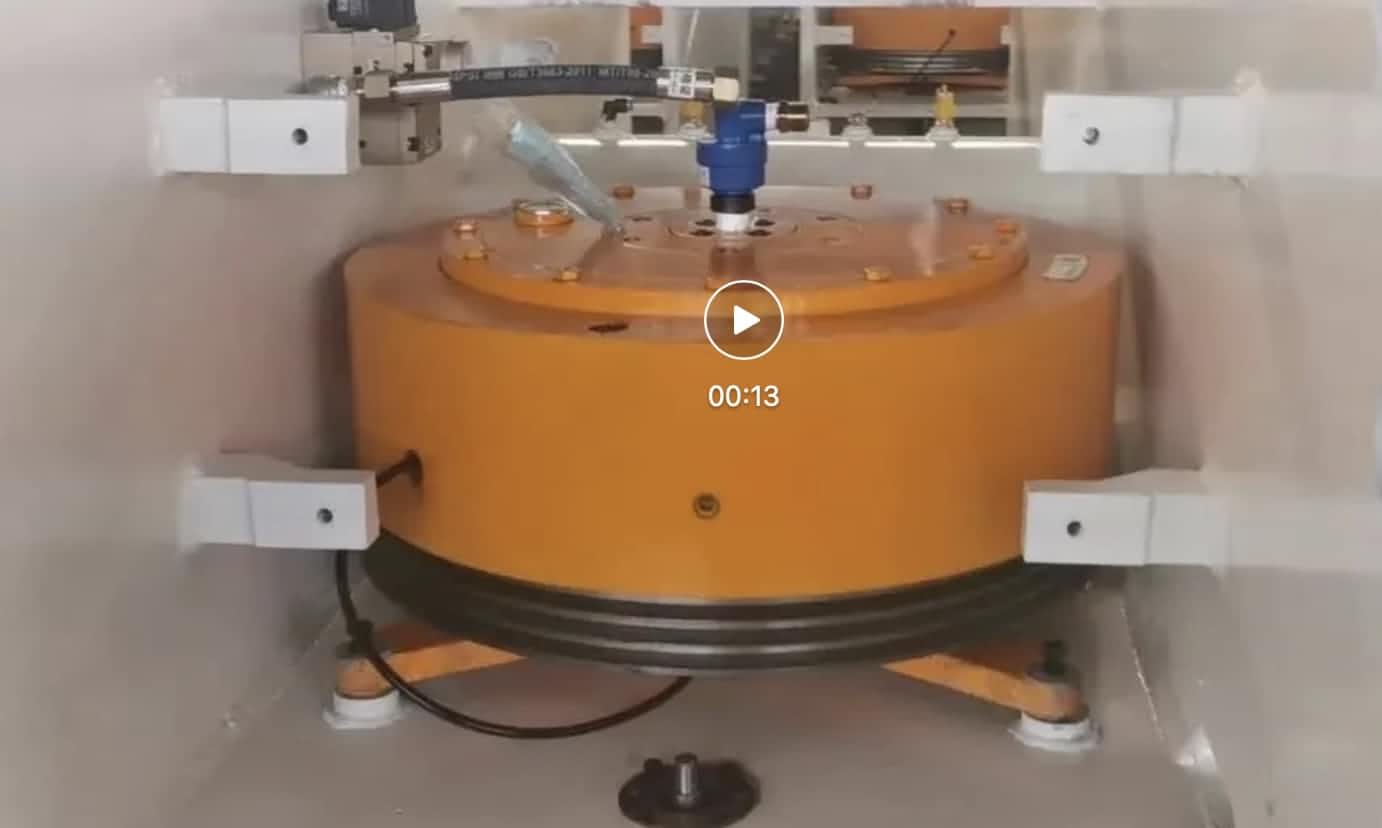 Presione el embrague y el freno